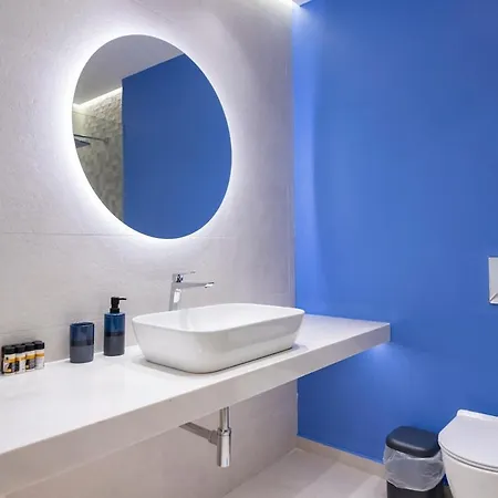 Refined 2 Bedroom Luxury In Kalamaria