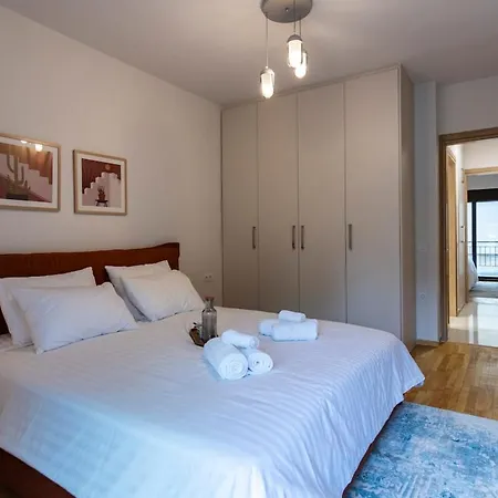 Refined 2 Bedroom Luxury In Kalamaria *